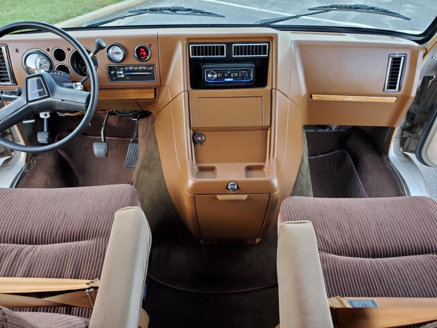 Торпедо Chevrolet G20 Conversion Van  (CG21305) 1988 года  (фото 160 из 257)